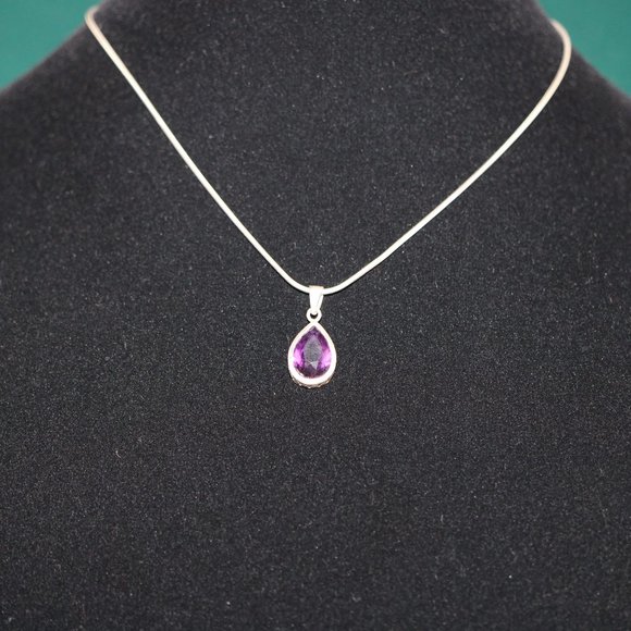 Sterling Silver Necklace with amethyst pendant - Picture 2 of 9